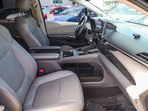Certified 2023 Toyota Sienna Limited AWD/4WD image 17