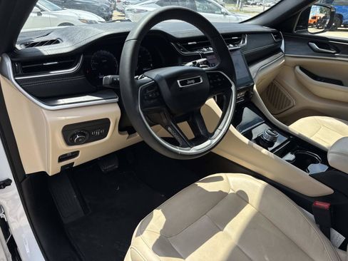 Used 2023 Jeep Grand Cherokee Limited RWD image 17