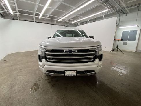 Used 2023 Chevrolet Silverado 1500 High Country w/ Technology Package image 9