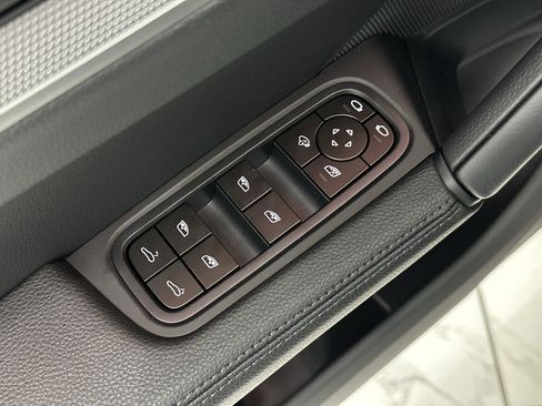Certified 2025 Porsche Cayenne image 28