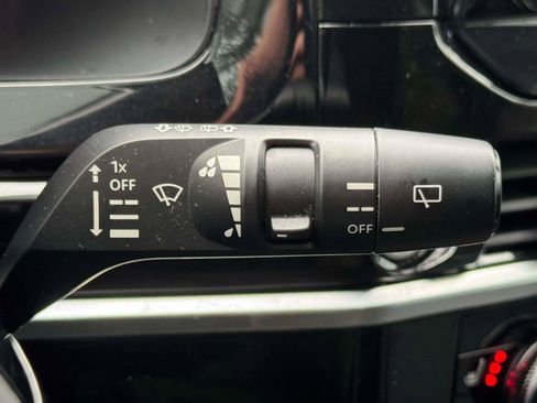 Used 2022 Nissan Pathfinder SL AWD/4WD image 21