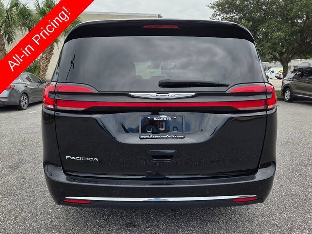 Used 2024 Chrysler Pacifica Touring-L FWD image 4