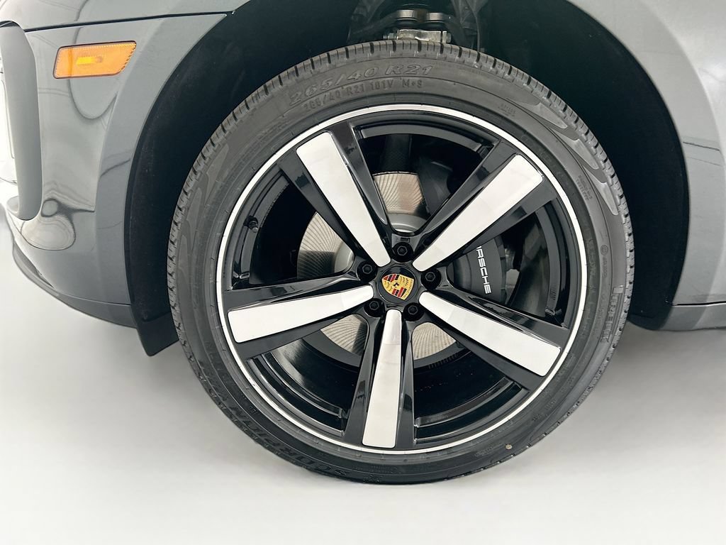 Used 2026 Porsche Macan AWD/4WD image 30