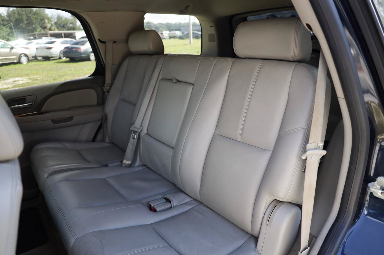 Used 2007 GMC Yukon SLT w/ SLT Preferred Equipment Group RWD image 8