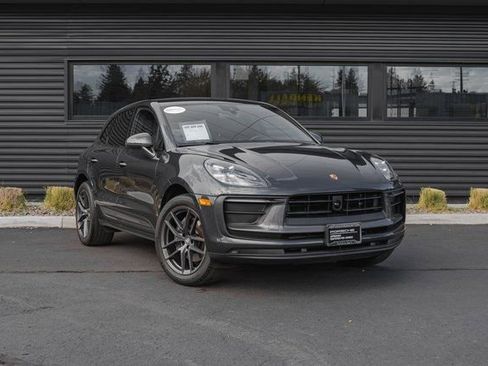 Used 2023 Porsche Macan Turbo image 31