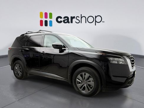 Used 2025 Nissan Pathfinder SV image 7