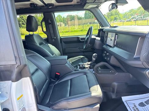Used 2025 Ford Bronco Badlands w/ Black Appearance Package AWD/4WD image 12