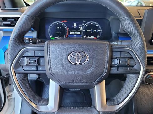 Certified 2025 Toyota Tacoma TRD Off-Road AWD/4WD image 28