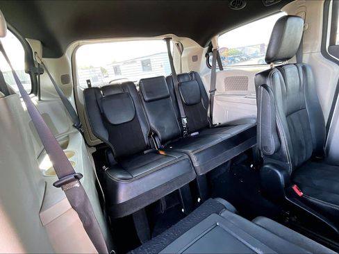 Used 2019 Dodge Grand Caravan SXT FWD image 17