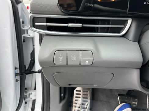 Used 2025 Hyundai Elantra SEL FWD image 12