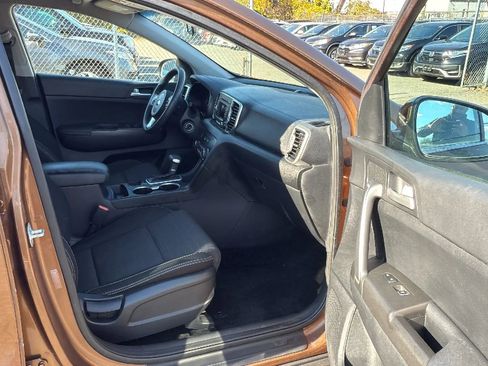 Used 2018 Kia Sportage LX FWD image 25