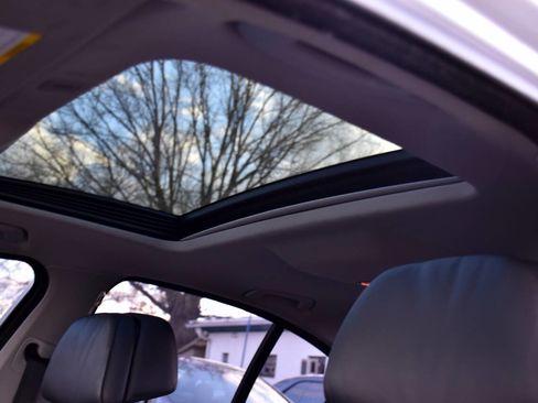 Used 2016 BMW 535i Sedan image 26