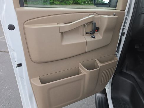 Used 2024 GMC Savana 3500 Extended w/ Driver Convenience Package RWD image 18