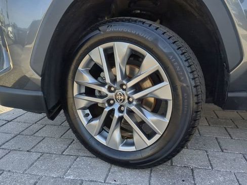 Used 2022 Toyota RAV4 XLE Premium image 34