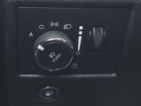 Used 2021 Jeep Grand Cherokee Laredo image 25