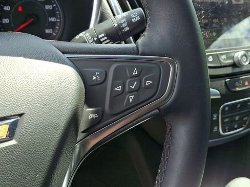 Used 2024 Chevrolet Equinox LT FWD image 21