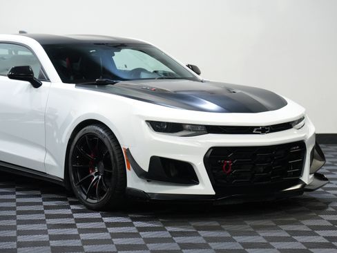 Used 2018 Chevrolet Camaro ZL1 RWD image 9