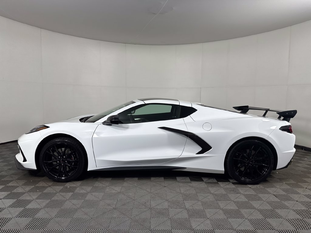 Used 2025 Chevrolet Corvette Stingray Premium Cpe w/ Z51 Performance Package RWD image 3