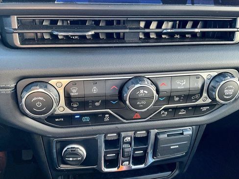 Used 2024 Jeep Wrangler High Altitude image 21
