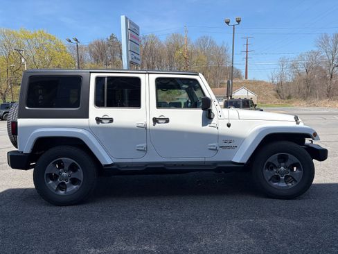Certified 2017 Jeep Wrangler Unlimited Sahara w/ Connectivity Group image 7