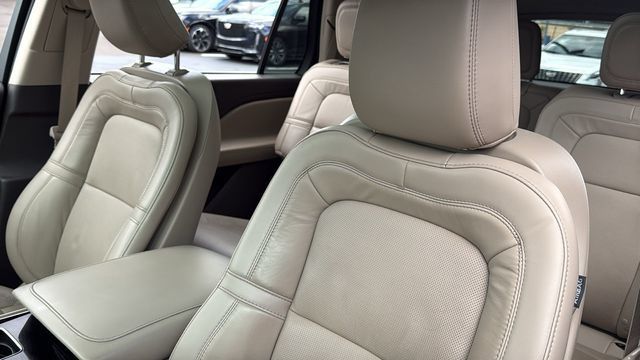 Used 2023 Lincoln Aviator Reserve w/ Elements Package Plus AWD/4WD image 28