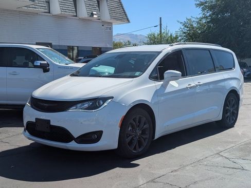 Used 2018 Chrysler Pacifica Limited w/ Advanced Safetytec Group image 8
