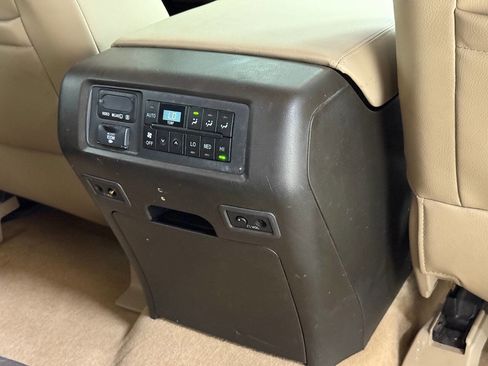 Used 2011 Toyota Sequoia Platinum image 27