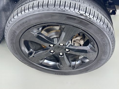 Used 2023 Jeep Grand Cherokee Limited w/ Luxury Tech Group II image 30