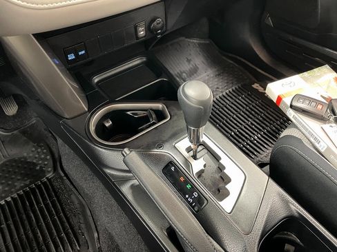 Used 2018 Toyota RAV4 XLE image 31