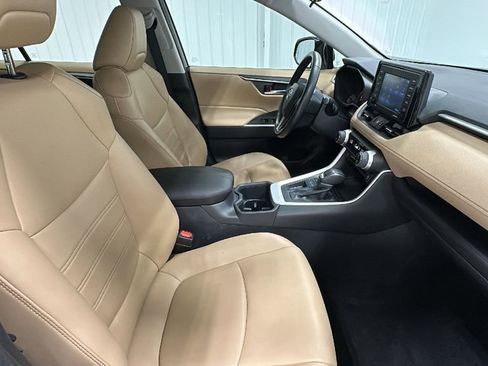 Used 2022 Toyota RAV4 XLE Premium image 16