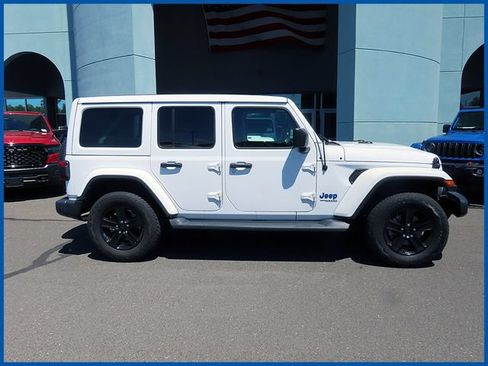 Used 2021 Jeep Wrangler Unlimited Sahara AWD/4WD image 2