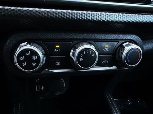 Used 2019 Nissan Kicks S image 24