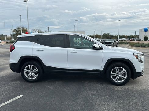 Used 2022 GMC Terrain SLE image 9