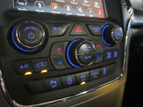 Used 2018 Jeep Grand Cherokee Altitude image 22