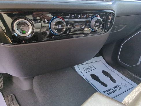 Used 2022 Chevrolet Silverado 1500 LT AWD/4WD image 16