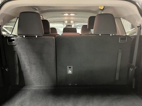 Used 2024 Toyota Highlander LE image 4