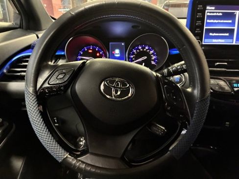 Used 2021 Toyota C-HR XLE image 22