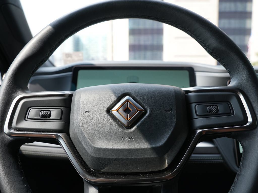 Used 2025 Rivian R1S Adventure Dual AWD/4WD image 5