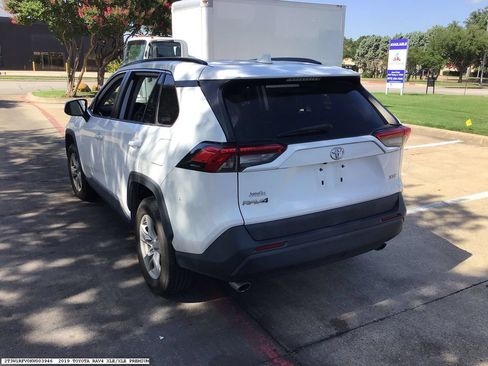 Used 2019 Toyota RAV4 XLE FWD image 5