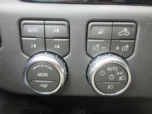 New 2026 GMC Sierra 3500 SLE w/ SLE Value Package AWD/4WD image 17