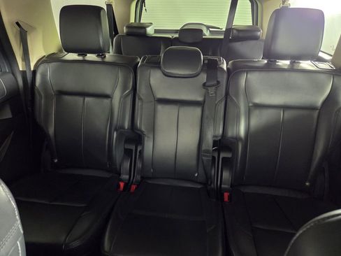 Used 2023 Ford Expedition Max XLT image 23