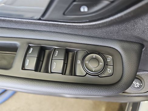 Used 2024 GMC Terrain SLT image 26