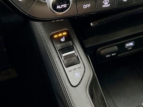 Used 2023 Kia Telluride EX w/ EX Captain's Chair Package image 21