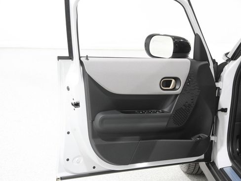 Certified 2025 MINI Cooper 4-Door Hardtop image 4