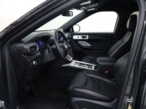Certified 2023 Ford Explorer Platinum w/ Technology Package image 25