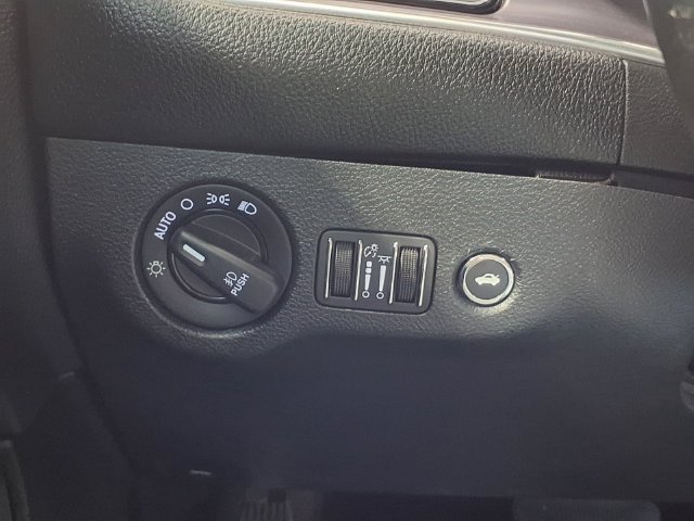 Used 2017 Dodge Challenger R/T RWD image 15