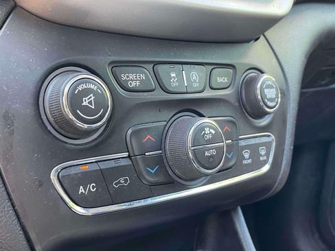 Used 2016 Jeep Cherokee Trailhawk w/ Comfort/Convenience Group AWD/4WD image 26