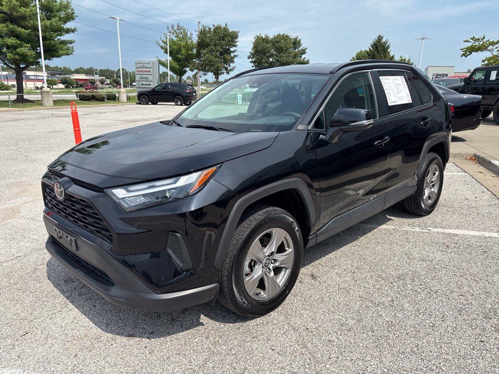 Used 2025 Toyota RAV4 XLE FWD image 8