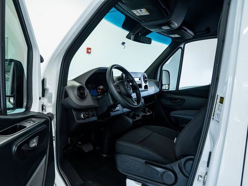 Used 2023 Mercedes-Benz Sprinter 3500 image 24