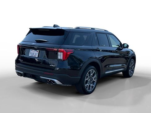 Certified 2025 Ford Explorer Platinum w/ Ultimate Package AWD/4WD image 5
